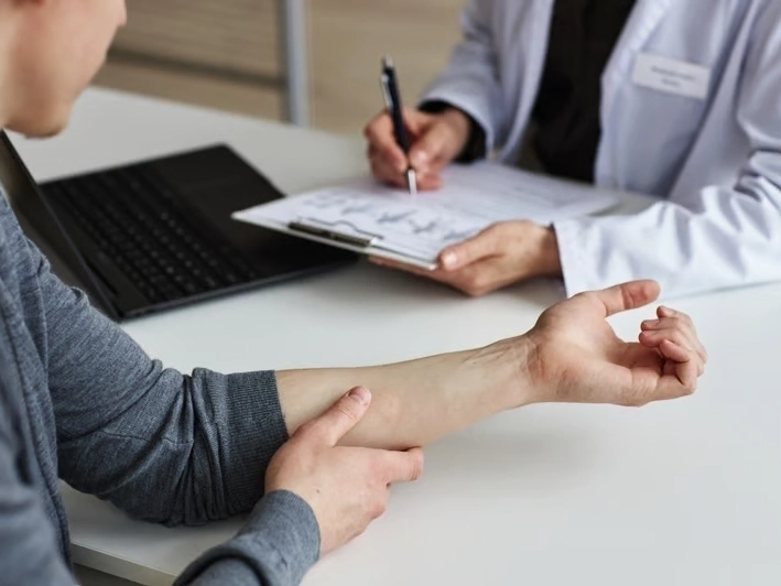 Professional Chiropractic Consultation and Diagnosis services by Arrowhead Clinic in McDonough, GA — licensed Chiropractor provider